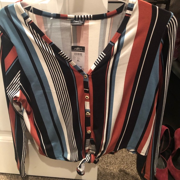 Long sleeve top with stripes - Picture 2 of 3